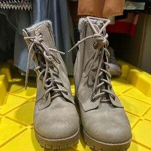 Soda Women's Light Gray Lace-Up Combat Boots